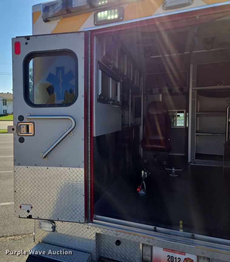 image for item DW2500 2012 Ford F450 Super Duty XLT ambulance