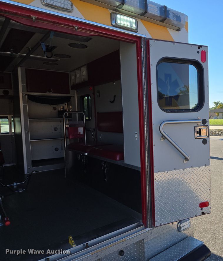 image for item DW2500 2012 Ford F450 Super Duty XLT ambulance