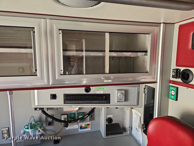 image for item DW2500 2012 Ford F450 Super Duty XLT ambulance