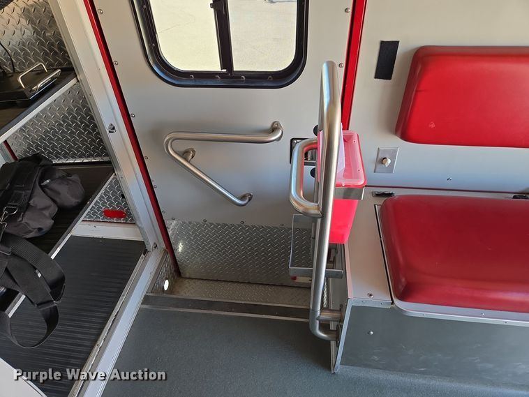 image for item DW2500 2012 Ford F450 Super Duty XLT ambulance