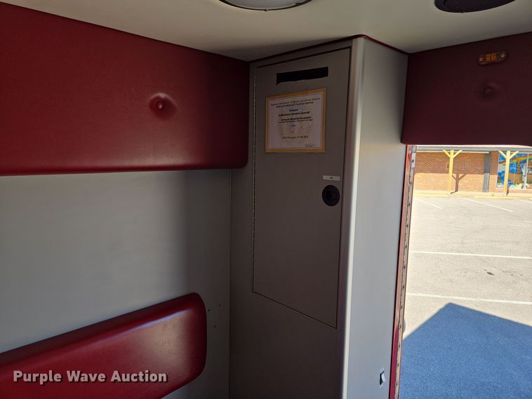 image for item DW2500 2012 Ford F450 Super Duty XLT ambulance