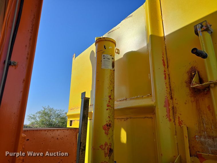 image for item DW3762 2010 Freightliner Business Class M2 dump truck