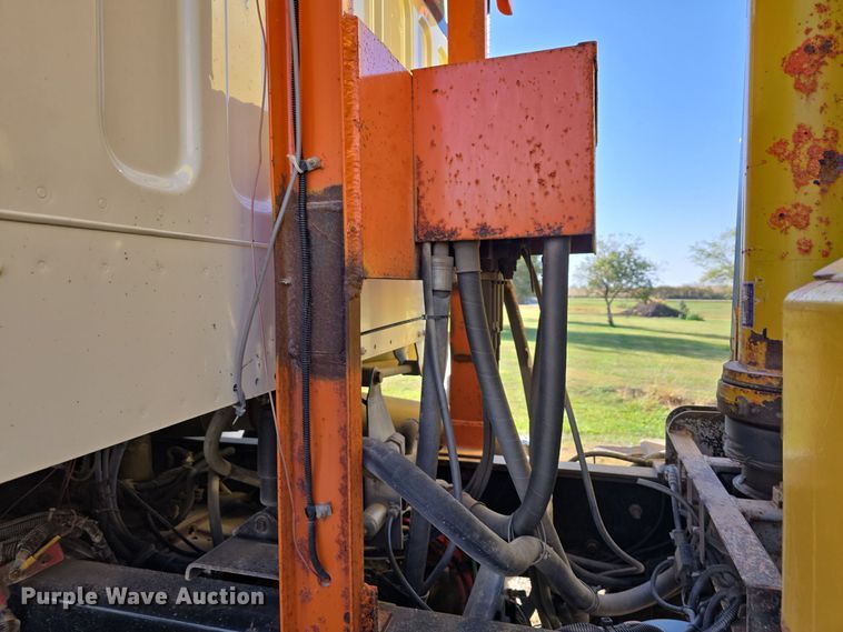 image for item DW3762 2010 Freightliner Business Class M2 dump truck