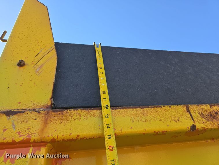 image for item DW3762 2010 Freightliner Business Class M2 dump truck