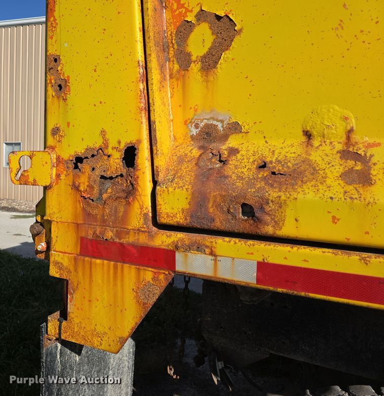 image for item DW3762 2010 Freightliner Business Class M2 dump truck