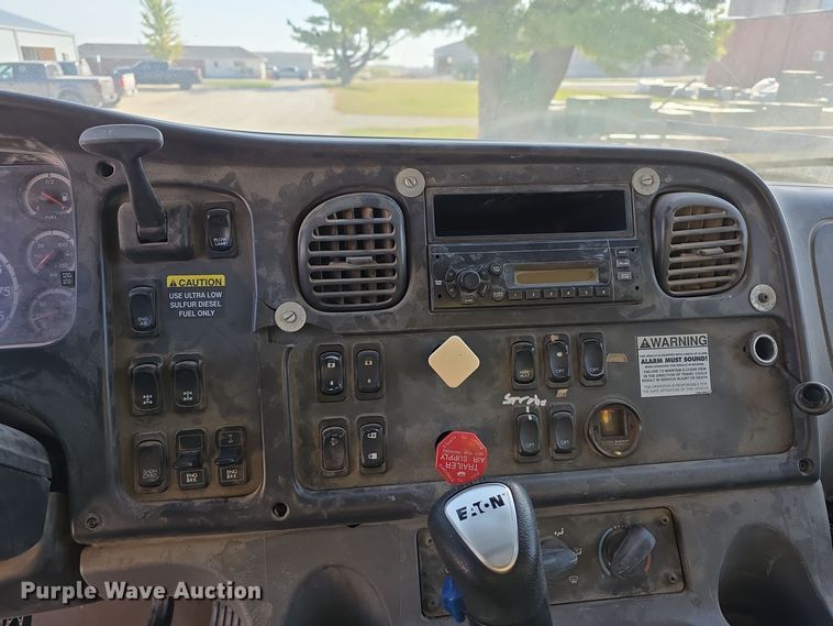 image for item DW3762 2010 Freightliner Business Class M2 dump truck