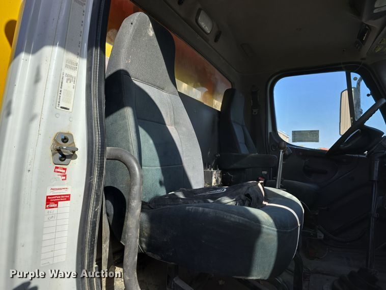 image for item DW3762 2010 Freightliner Business Class M2 dump truck