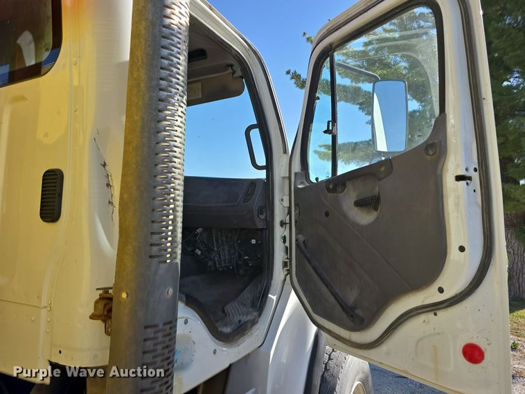 image for item DW3762 2010 Freightliner Business Class M2 dump truck