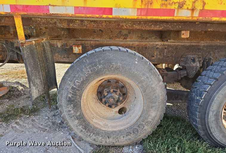 image for item DW3762 2010 Freightliner Business Class M2 dump truck