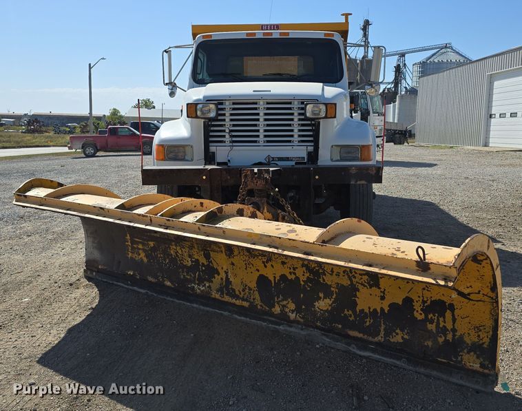 image for item DW3763 1994 International 4900 dump truck