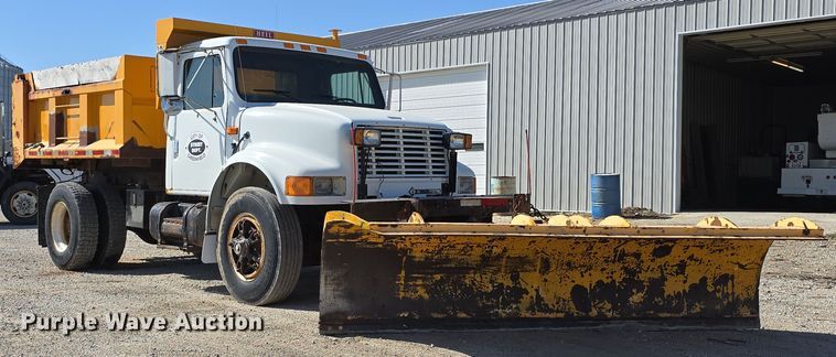 image for item DW3763 1994 International 4900 dump truck