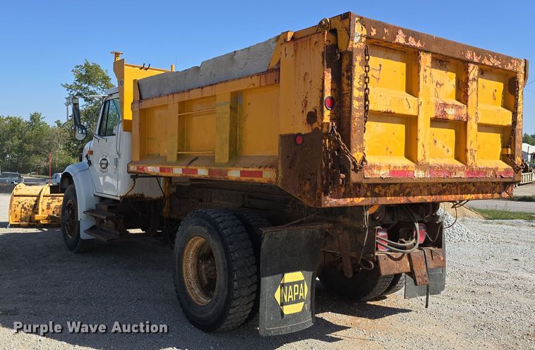 image for item DW3763 1994 International 4900 dump truck
