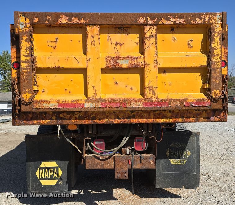 image for item DW3763 1994 International 4900 dump truck