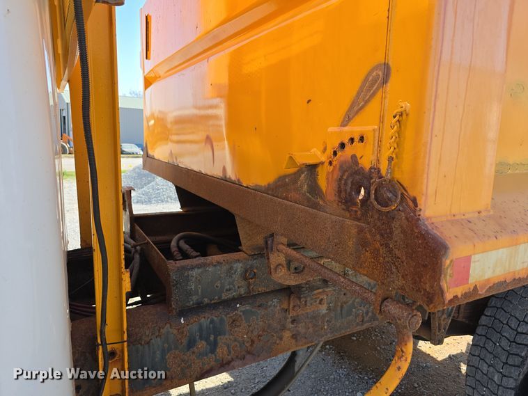 image for item DW3763 1994 International 4900 dump truck