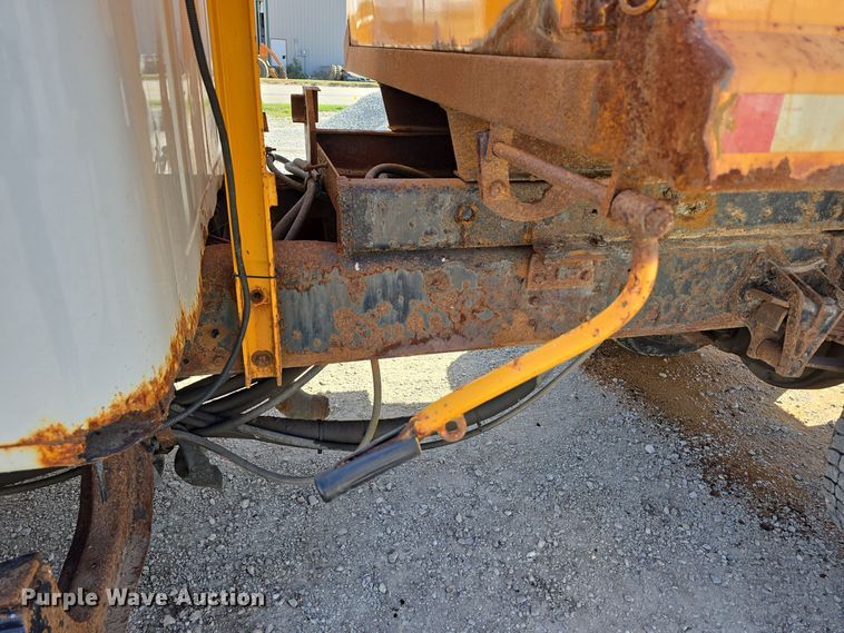 image for item DW3763 1994 International 4900 dump truck