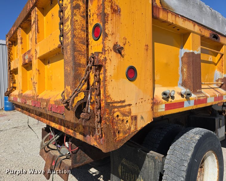image for item DW3763 1994 International 4900 dump truck
