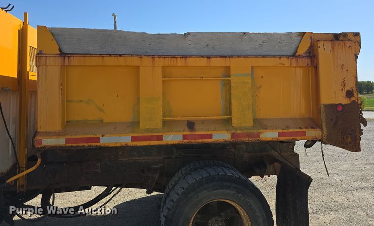 image for item DW3763 1994 International 4900 dump truck