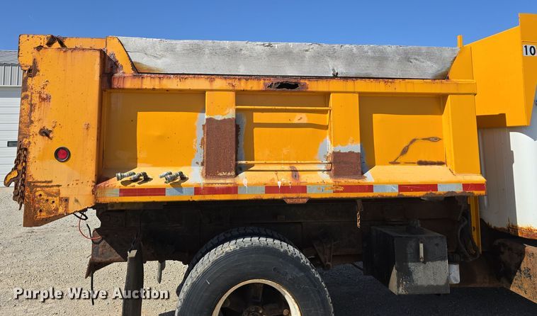 image for item DW3763 1994 International 4900 dump truck