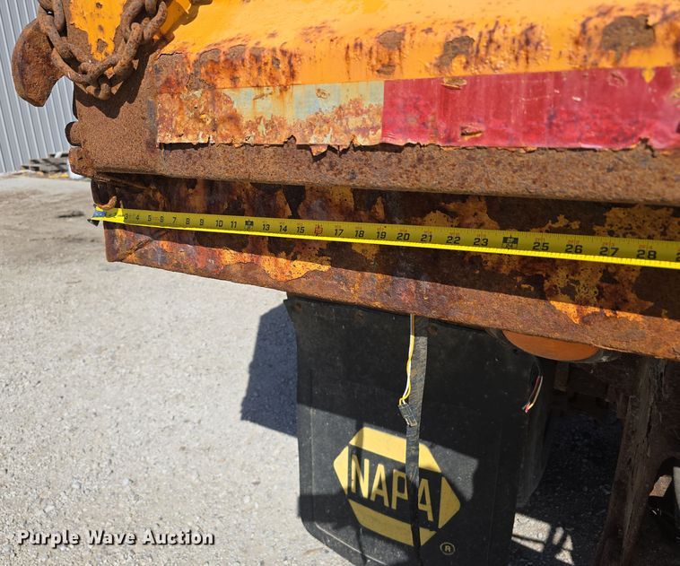 image for item DW3763 1994 International 4900 dump truck