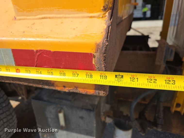 image for item DW3763 1994 International 4900 dump truck