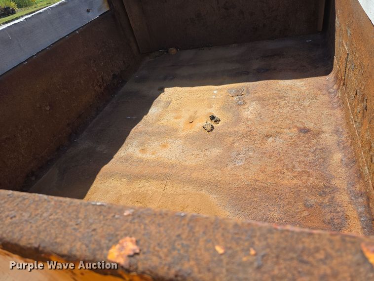 image for item DW3763 1994 International 4900 dump truck