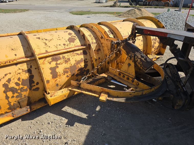 image for item DW3763 1994 International 4900 dump truck