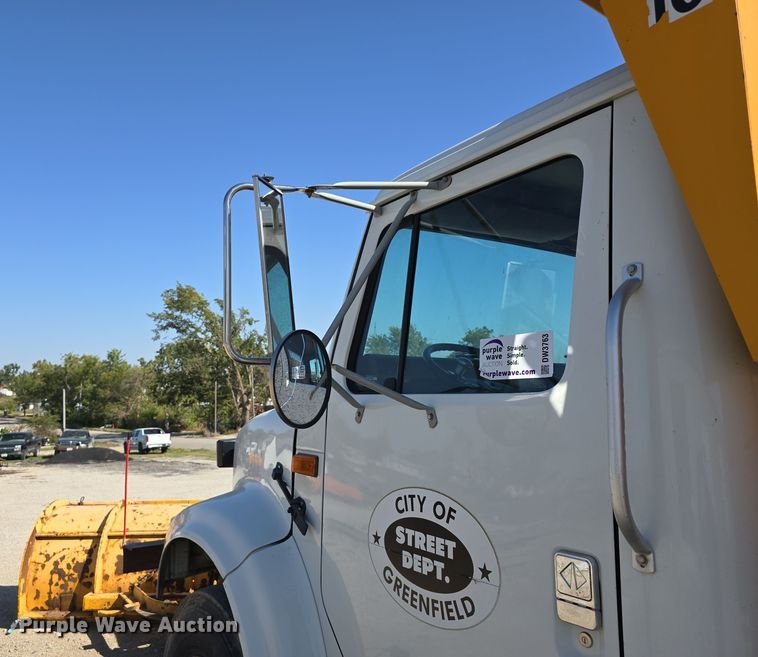 image for item DW3763 1994 International 4900 dump truck