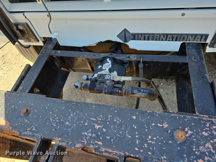 image for item DW3763 1994 International 4900 dump truck