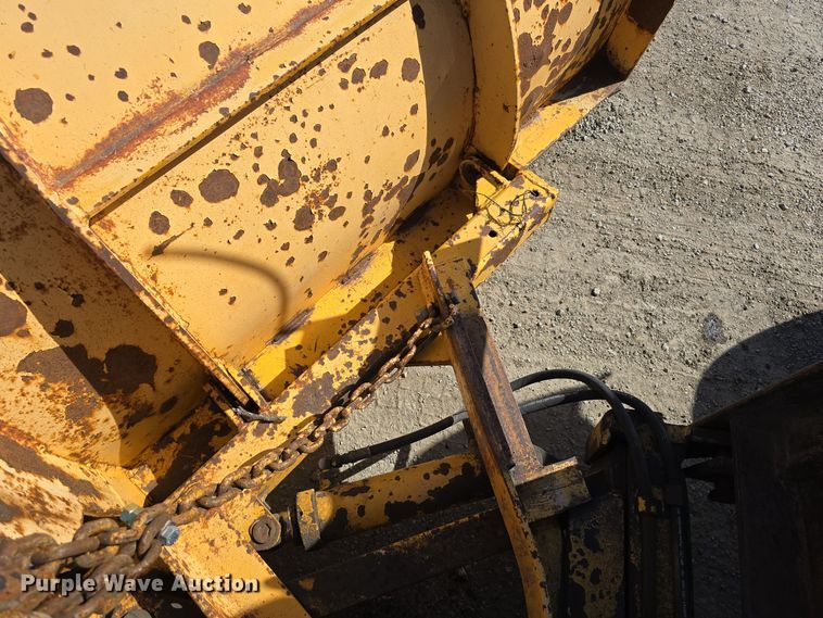 image for item DW3763 1994 International 4900 dump truck