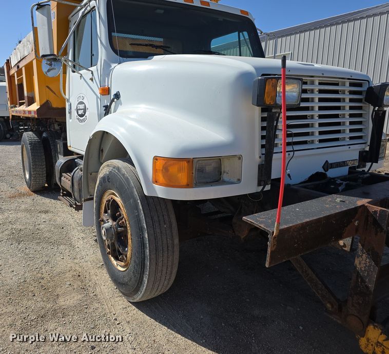 image for item DW3763 1994 International 4900 dump truck