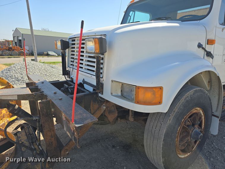 image for item DW3763 1994 International 4900 dump truck