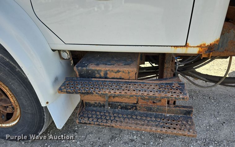 image for item DW3763 1994 International 4900 dump truck