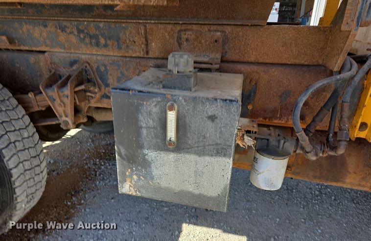 image for item DW3763 1994 International 4900 dump truck