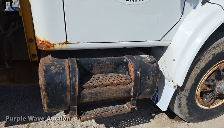 image for item DW3763 1994 International 4900 dump truck