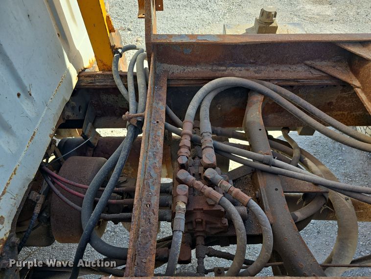 image for item DW3763 1994 International 4900 dump truck