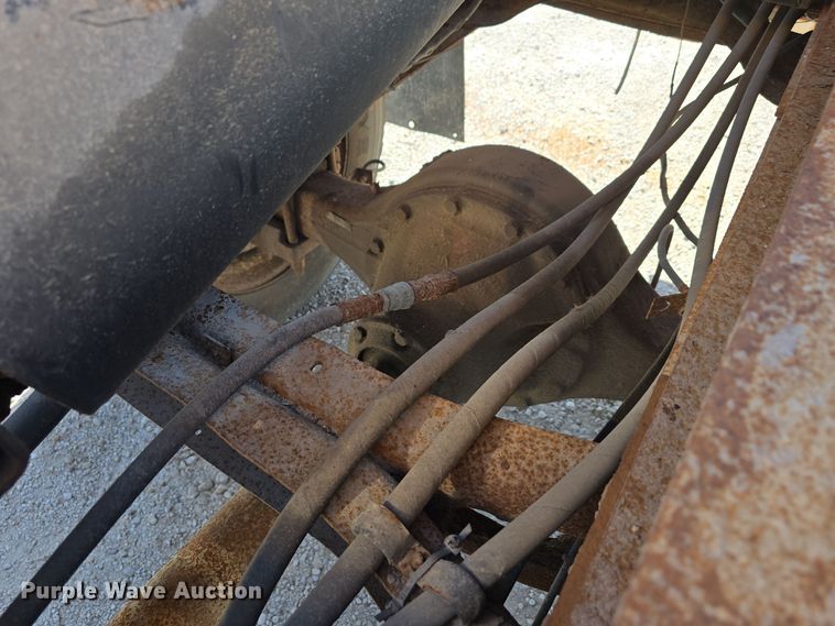 image for item DW3763 1994 International 4900 dump truck