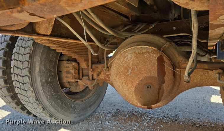 image for item DW3763 1994 International 4900 dump truck