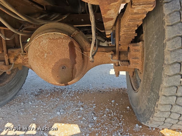 image for item DW3763 1994 International 4900 dump truck