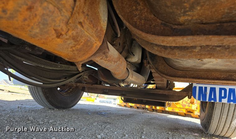 image for item DW3763 1994 International 4900 dump truck