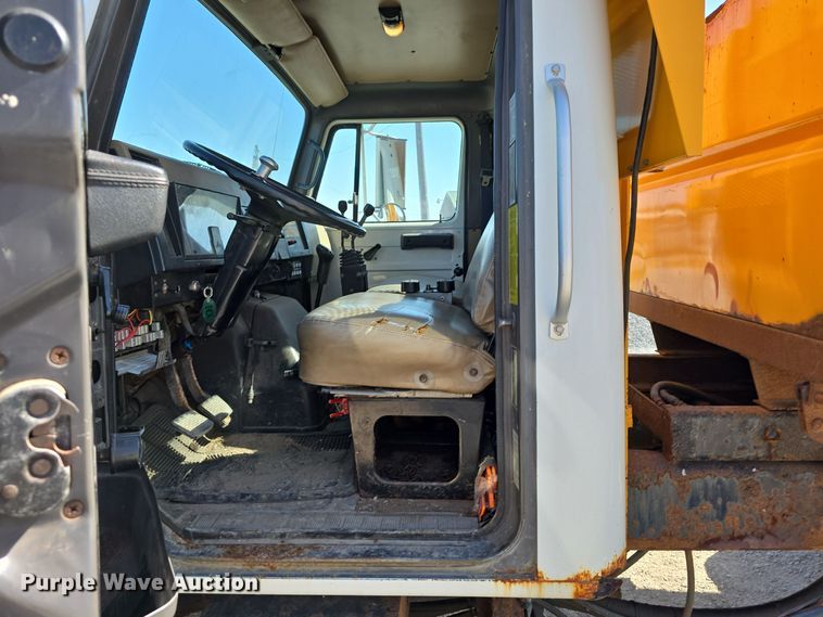 image for item DW3763 1994 International 4900 dump truck