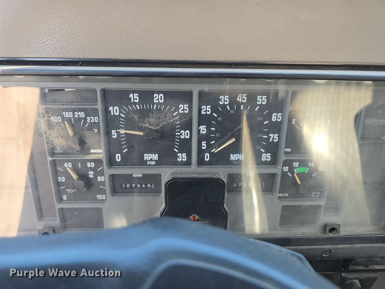 image for item DW3763 1994 International 4900 dump truck