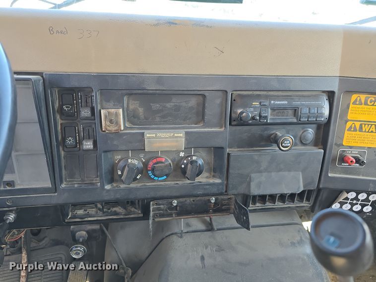 image for item DW3763 1994 International 4900 dump truck