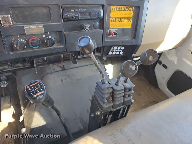 image for item DW3763 1994 International 4900 dump truck