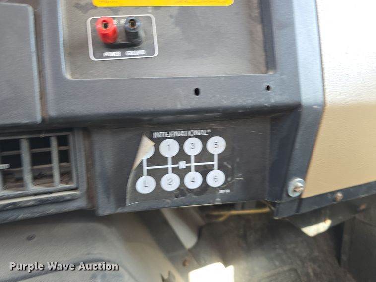 image for item DW3763 1994 International 4900 dump truck