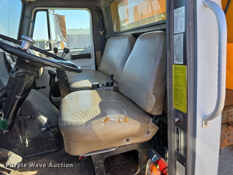 image for item DW3763 1994 International 4900 dump truck