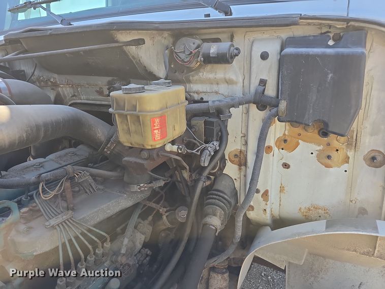 image for item DW3763 1994 International 4900 dump truck