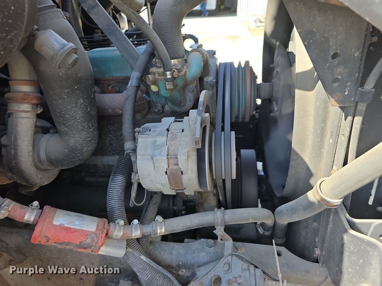 image for item DW3763 1994 International 4900 dump truck