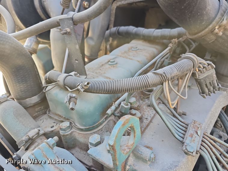 image for item DW3763 1994 International 4900 dump truck