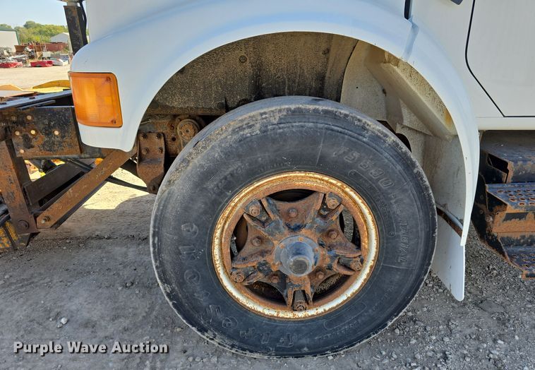 image for item DW3763 1994 International 4900 dump truck