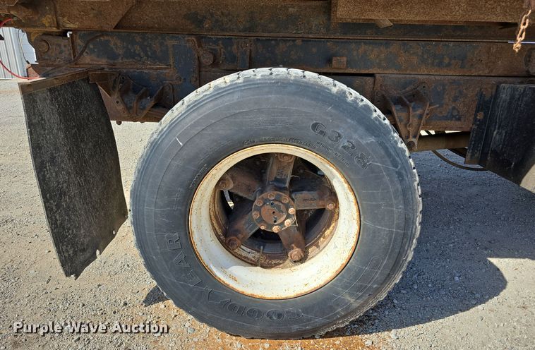 image for item DW3763 1994 International 4900 dump truck